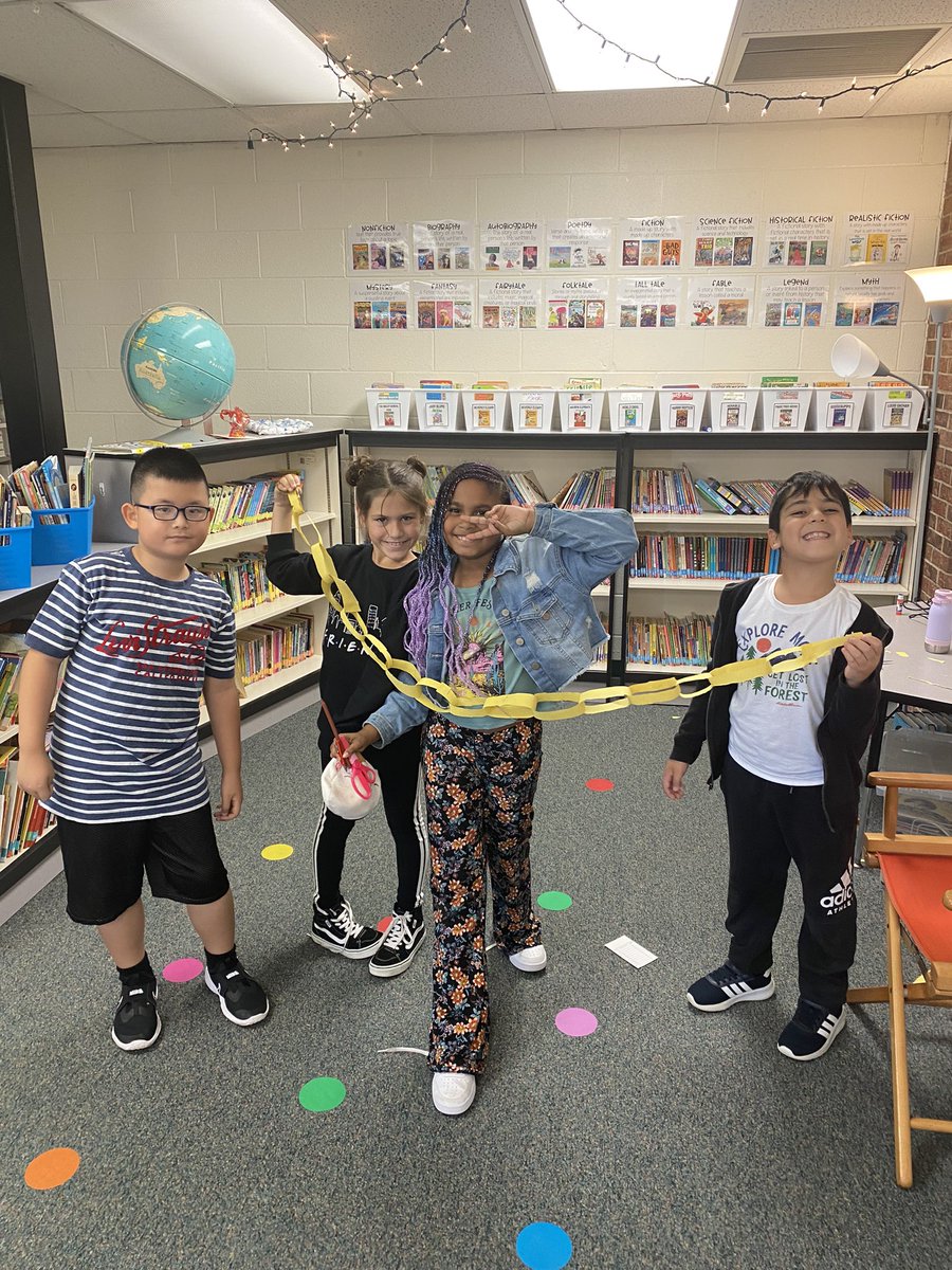 MSchmidt2019's tweet photo. 3rd graders synergize to build the longest paper chain using only one piece of construction paper! @hillerwildcats #wearelamphere https://t.co/zo129l1An5