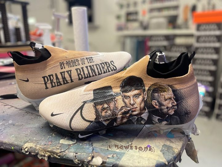 .<a href="/gabedavis13_/">Gabe Davis</a> bringing some Peaky Blinders heat for opening night 👟🔥 <a href="/brgridiron/">B/R Gridiron</a>

(via <a href="/MACHE275/">Mache</a>)