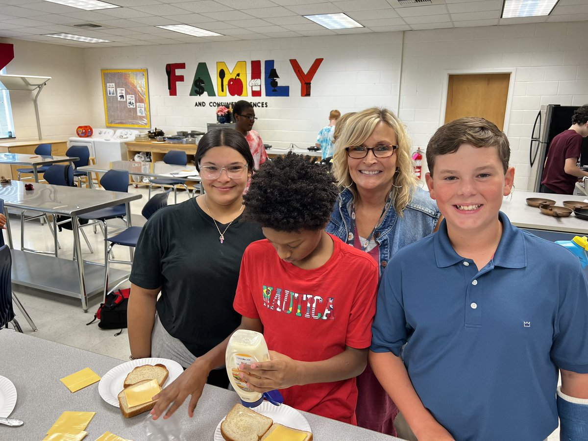 MACS_CTE's tweet photo. Say CHEESE! 📸 Grilled Cheese, that is…Mrs. Thomas’ #FCS classes at MAMS have finished kitchen safety and it’s time to get cooking! #growingbears #essentialskills 🥣👩‍🍳👩‍🍳👨🏽‍🍳⏲🧀@Levi_Goins @mel_sparks5 @CTEforNC @NC_ACTE @MACSchools @SikesOlivia https://t.co/NdSMYVrxYC