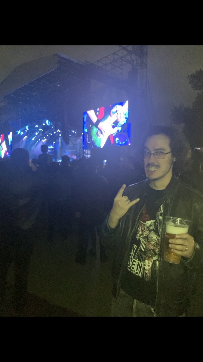 Lupaiis's tweet photo. Que bonitos son los fans de Iron Maiden ❤️ https://t.co/COEmFe7Z9z