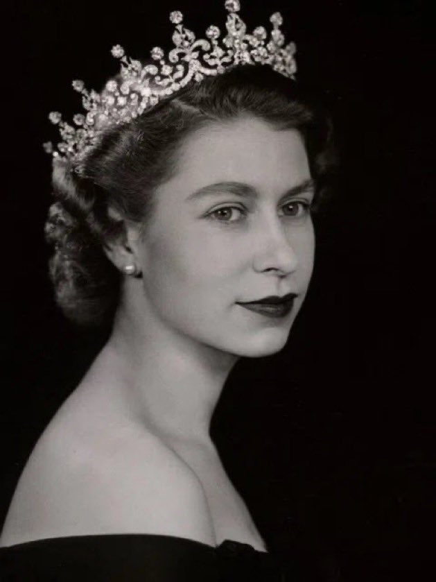 KayeHolland's tweet photo. Throughout her long reign, Queen Elizabeth 11 almost never put a foot wrong - and carried out her duties until the very end.
Seven decades
15 Prime Ministers
One
Thank you Maโam ๐๐ฅ๐
#ripqueenelizabeth #queenelizabeth #elizabeth #elizabeth11 #queen #rip #RestInPeace https://t.co/hGe5ZNNsw7
