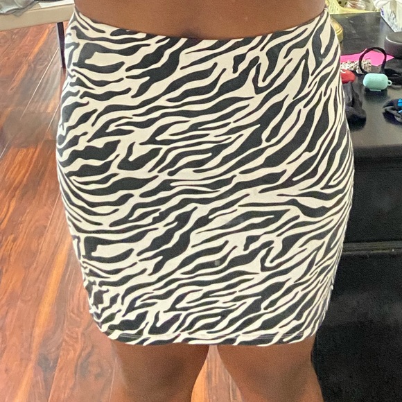 lisa_shamblen's tweet photo. So good I had to share! Check out all the items I'm loving on @Poshmarkapp from @Kenz_Chronicles #poshmark #fashion #style #shopmycloset #7threvolution #noboundaries #cocojaimeson: https://t.co/ROCyrqiDdG https://t.co/2TSAmm8Ktk