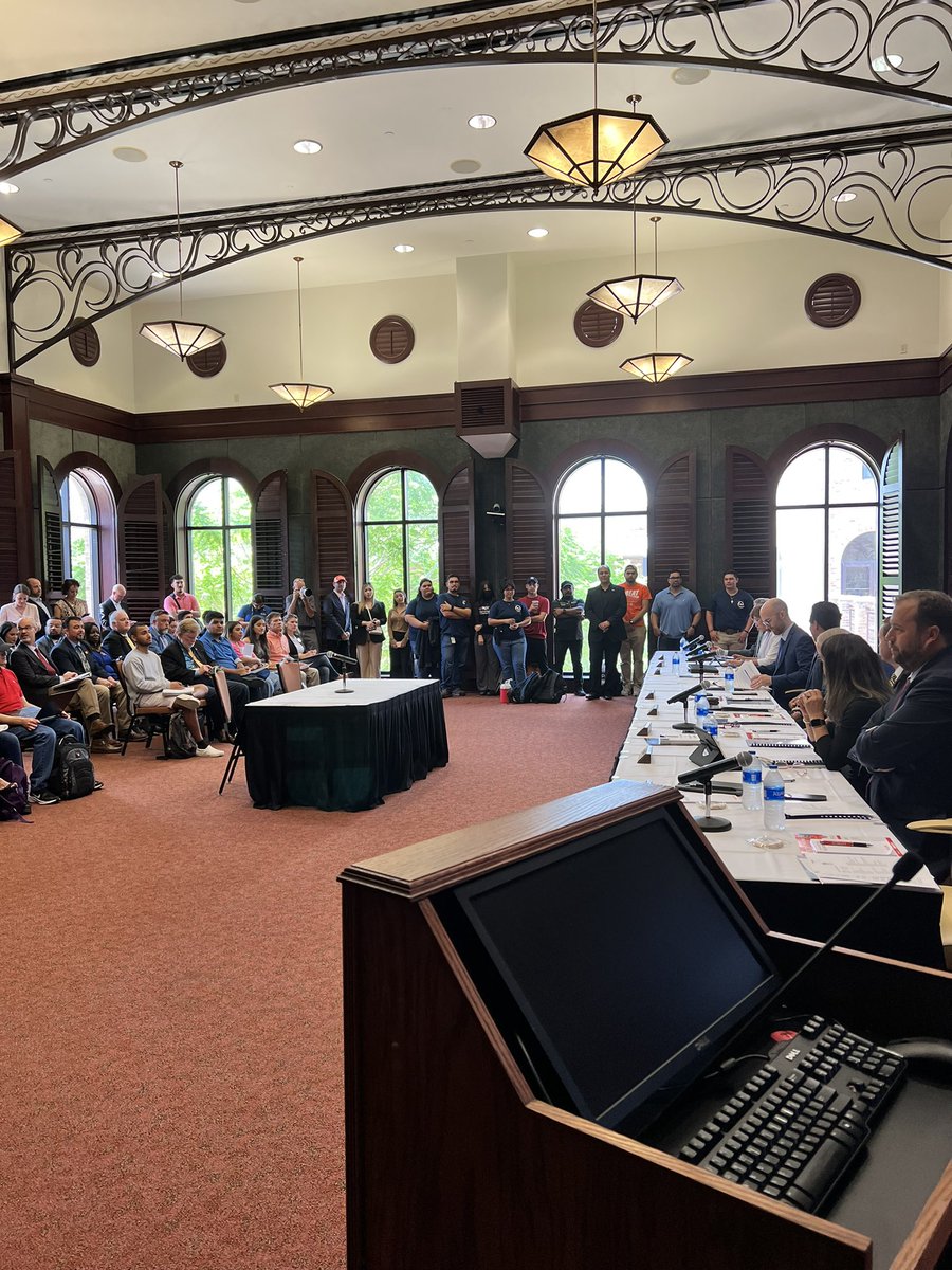 ChanesRogelio's tweet photo. Packed house at @UTRGV as Chairman @TerryCanales40 held his transportation committee hearing. Thank you Chairman for holding the committee in the City of #BrownsvilleTX #TXLege #RGV https://t.co/hRd1EZb6oB