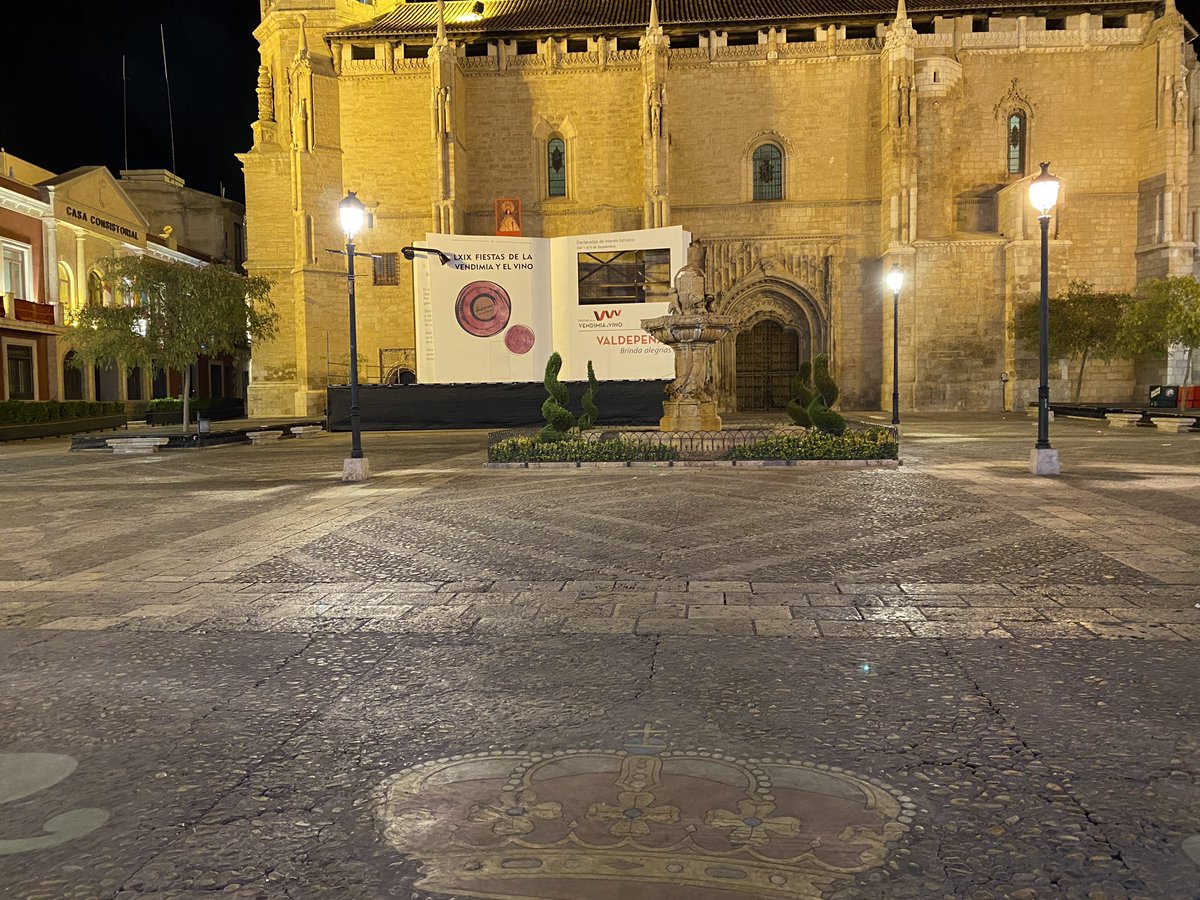 dani_canadas's tweet photo. Y por fin pudimos volver!!! Mucha gente se quedó atrás y siempre estará en nuestro recuerdo. Estas fiestas del vino han sido por todos aquellos. Ahora, tras 8 días intensos…. VALDEPEÑAS duerme la noche. El año que viene más!! Descansen. https://t.co/v3FAJUYsdf