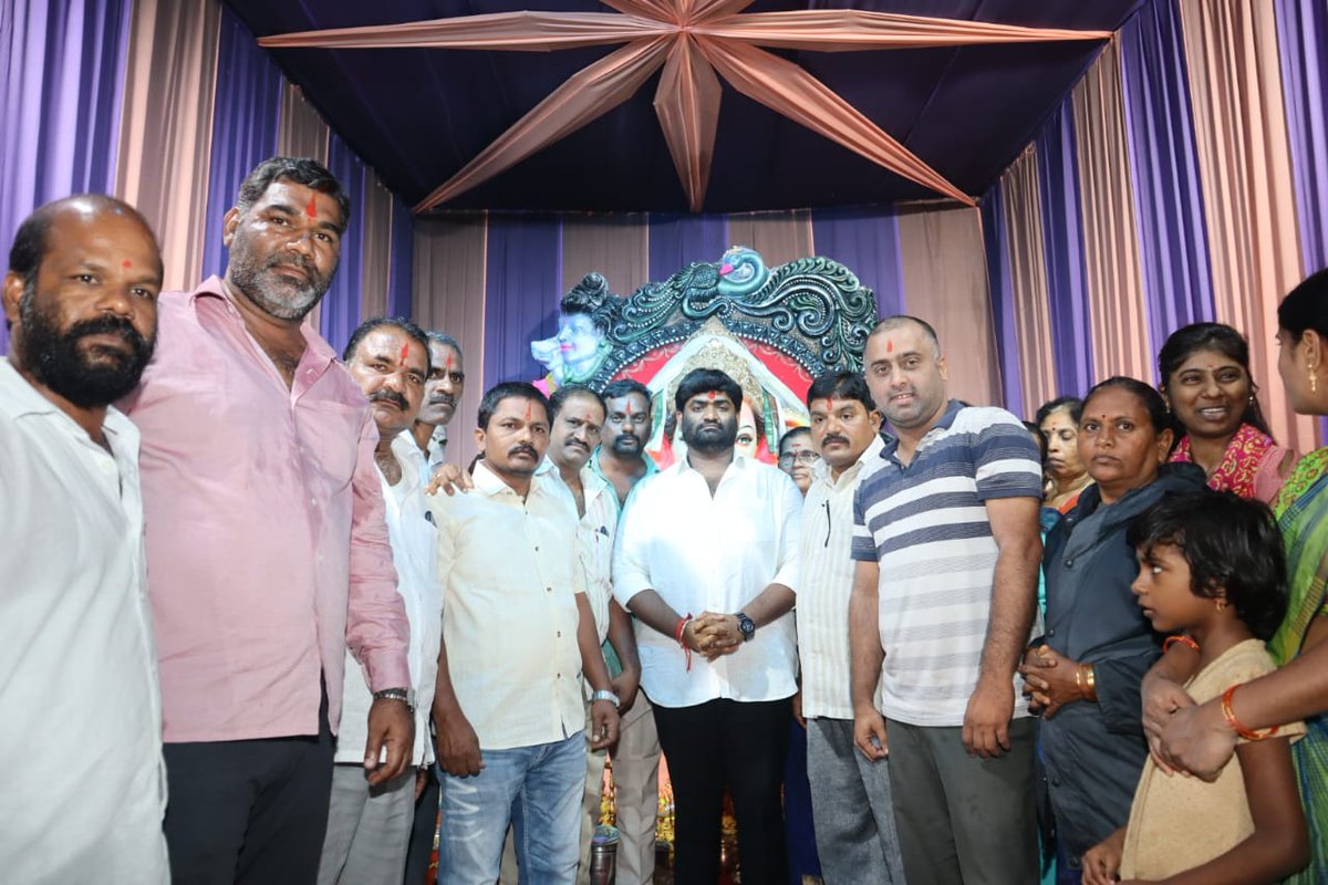 TSR4BJPIndia's tweet photo. మైలర్ దేవ్ పల్లి డివిజన్ పద్మశాలిపురం లో వినాయక పూజ కార్యక్రమంలో పాల్గొనడం జరిగింది.
#Thokalasrinivasreddy #BJPTelangana #mailerdevpally #RajendraNagar
#BJPCorporator #ganeshpooja #hyderabad https://t.co/fg4RUW6GrV