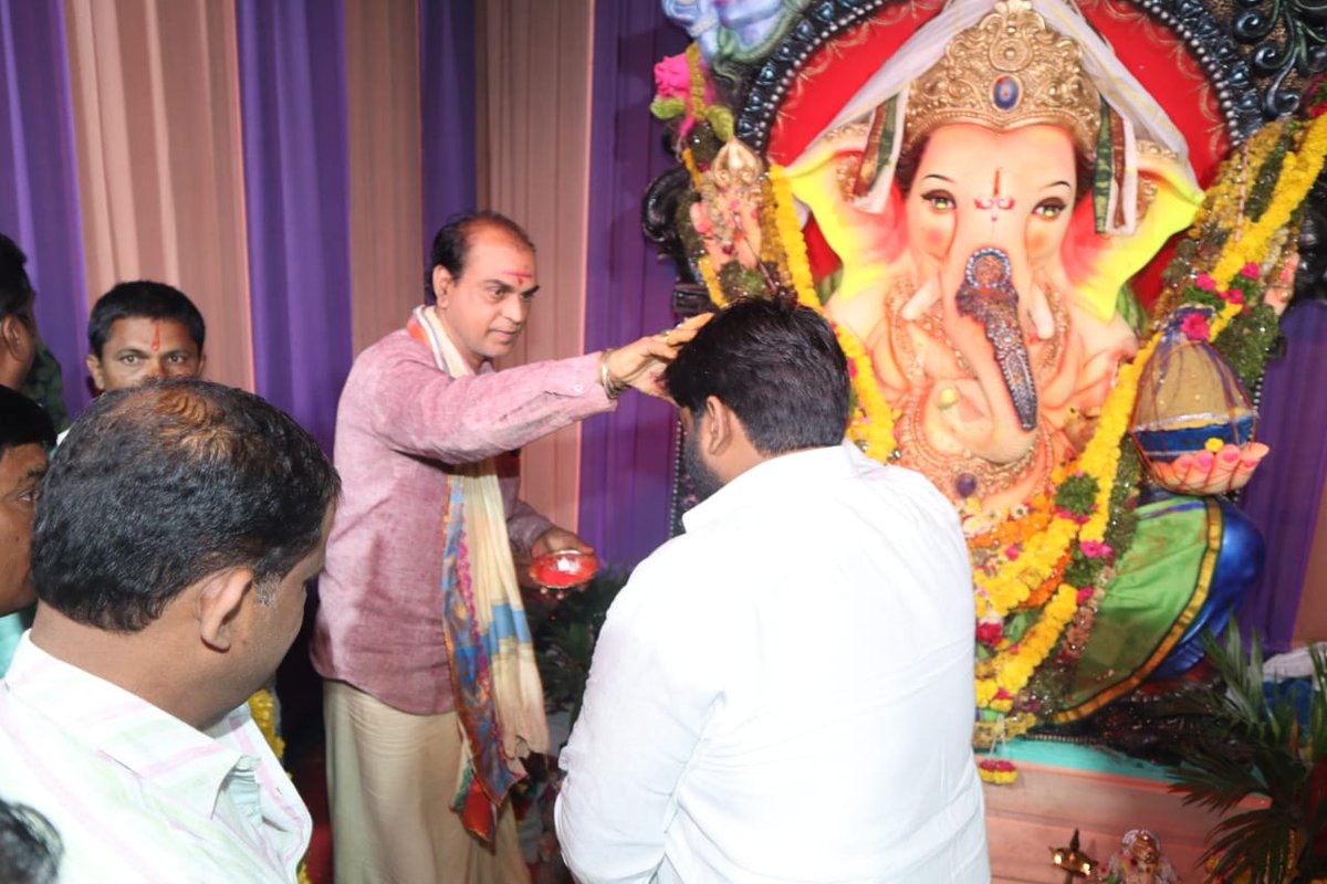 TSR4BJPIndia's tweet photo. మైలర్ దేవ్ పల్లి డివిజన్ పద్మశాలిపురం లో వినాయక పూజ కార్యక్రమంలో పాల్గొనడం జరిగింది.
#Thokalasrinivasreddy #BJPTelangana #mailerdevpally #RajendraNagar
#BJPCorporator #ganeshpooja #hyderabad https://t.co/fg4RUW6GrV