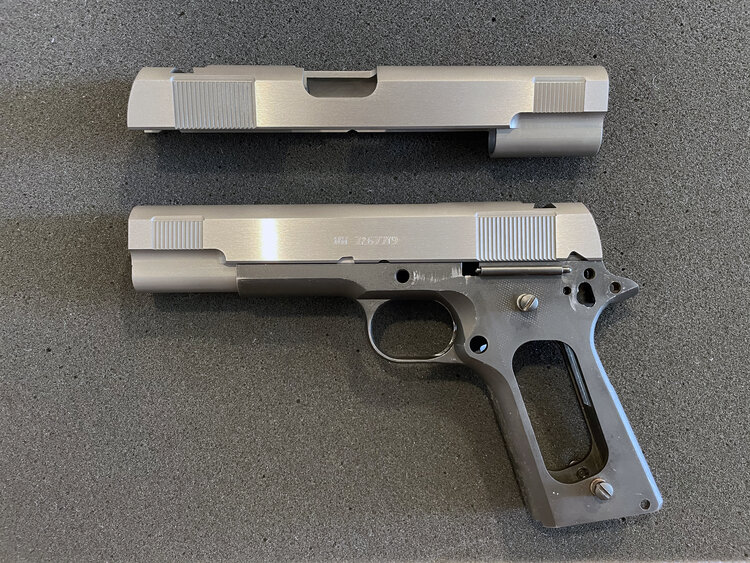 oceancustom's tweet photo. 実銃でスネークマッチスライド作ってる人がいる。
木グリも。
45口径用、サイトカットはHEINIE。
「Original prototype build by Sheriff Co. of Japan」と明記してるので許してあげよう。
呼んでくれたらフレームチェッカー堀りにいこう。
実スネークマッチはSFAココボロを加工してます。😎 https://t.co/T5xMYTOmKc