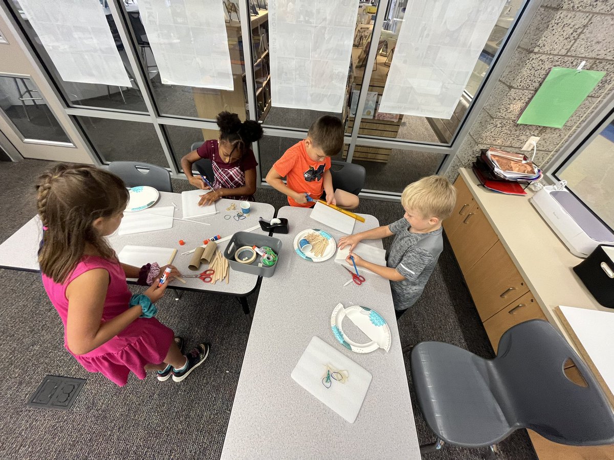 For some STEM practice we went to the Fishbowl and read “Beneath the Sun.” Our mission was to create habitats for creatures that may be sensitive to the sun. Thank you so much @MattVillasana for setting up the room and allowing us to create! #CREateleaders #cpsbest #scholarsfirst