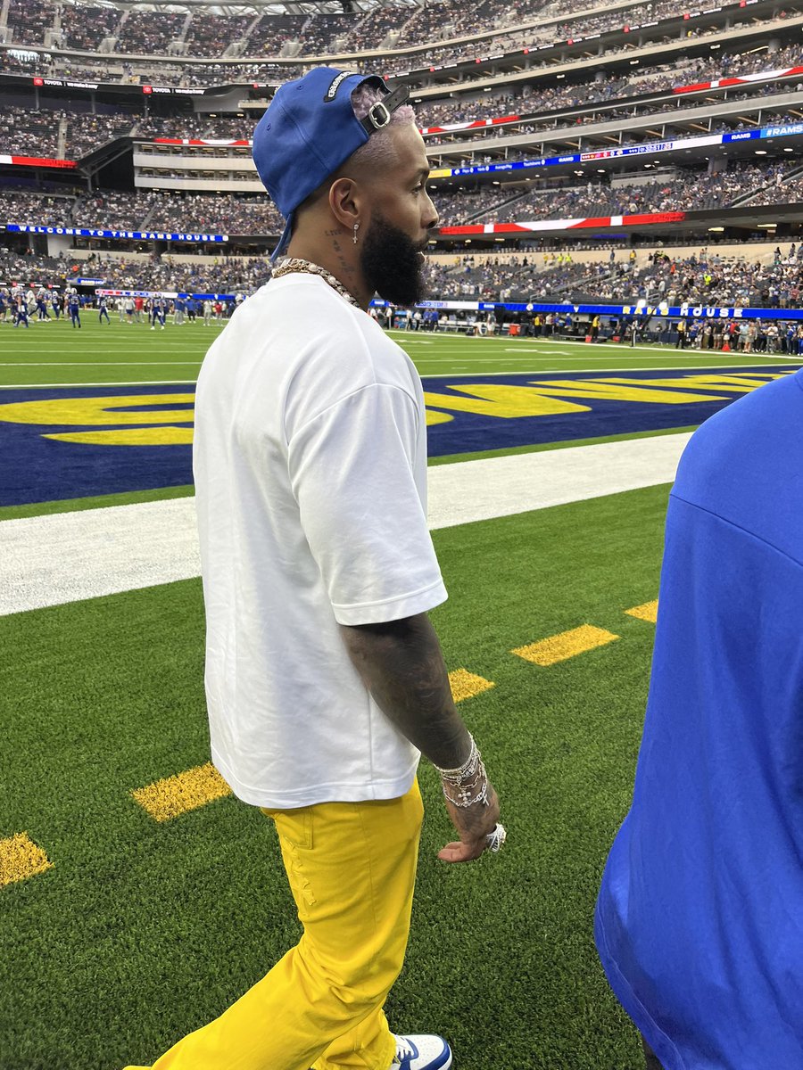 LindseyThiry's tweet photo. OBJ is back in the building tonight. https://t.co/dqRSaM2psP