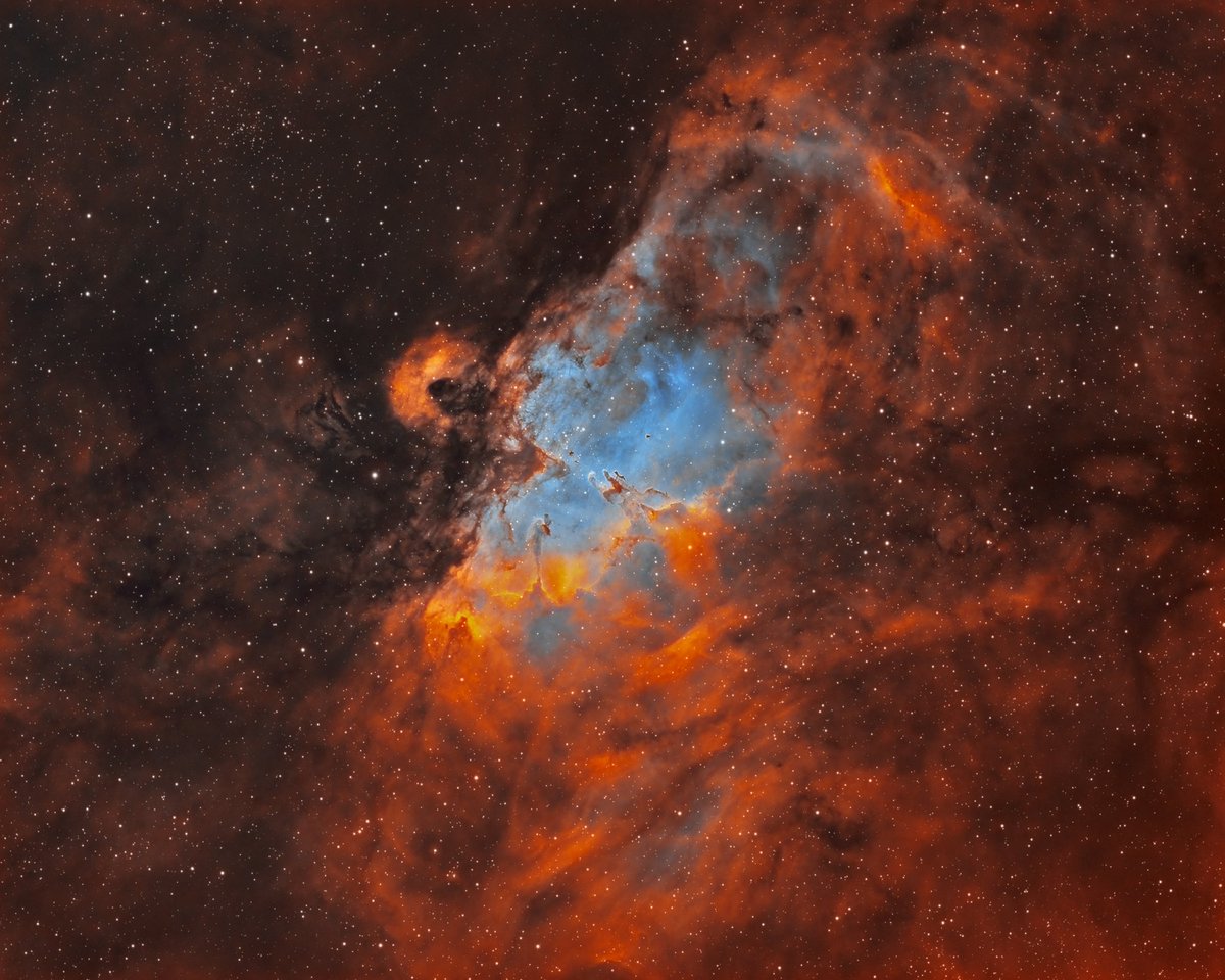 Eagle nebula in the Hubble palette (31 hours total integration time) 
#Astrophotography