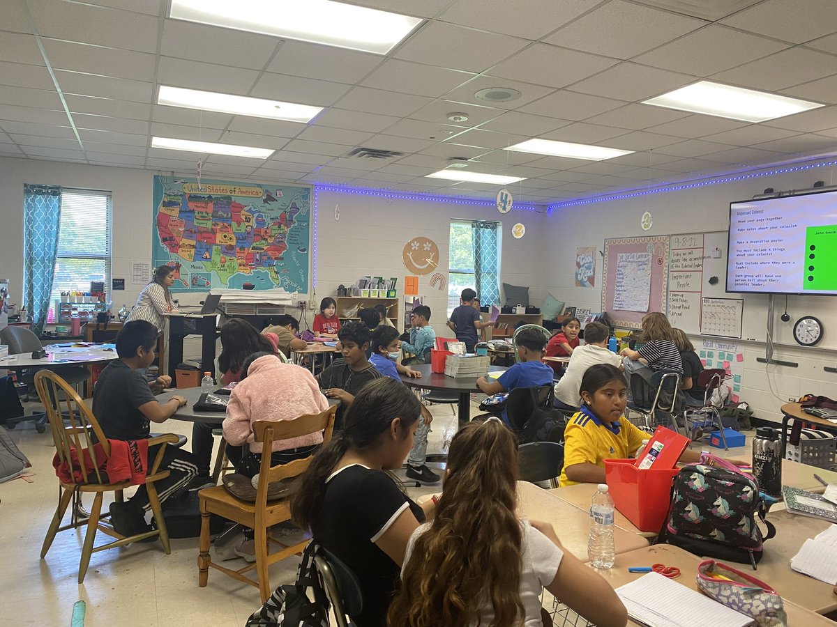 PrincipalBJT's tweet photo. 5th grade Social Studies doing an incredible job of creating informational posters about impactful American colonists!! Way to go Mrs. Hamilton’s class!! @ELGINISD_EIS #ElevateOurLegacy #OTOTOF #TheIntermediate #BeTheChange https://t.co/XwJHQo3o2y