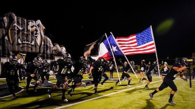 The No. 1 offense in DFW through two weeks? Royse City, of course.

No Dallas-area team has totaled as many yards (1,347) as Royse City — in its first season at 6A. 

A deeper look at a balanced offense that’s averaged 52.5 points per game: 
dallasnews.com/high-school-sp…