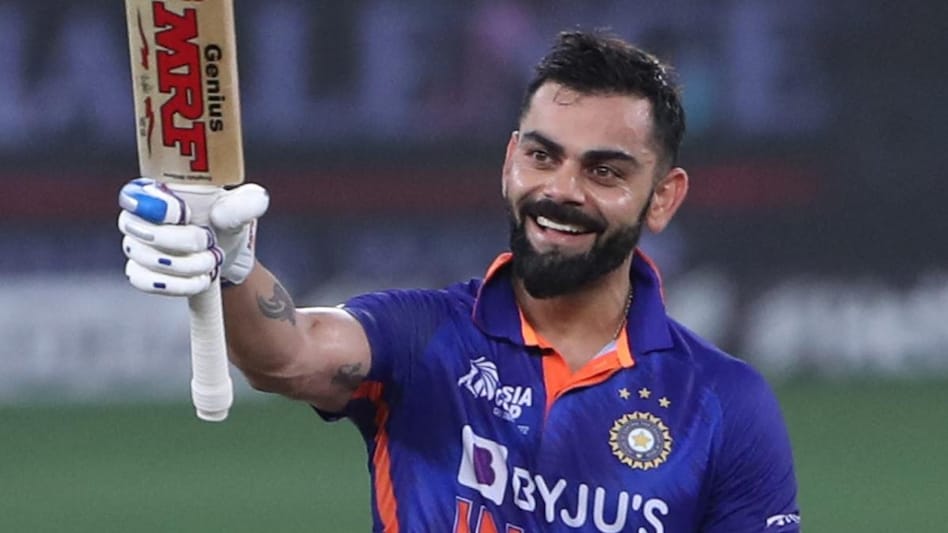 schoolkidotweet's tweet photo. And there he was standing still laughing at those who thought he was FINISHED, thinking about all the hardwork, pain &amp; whatnot he faced to get here, to get this one PERFECT KNOCK.. https://t.co/ir7xT8VKeN