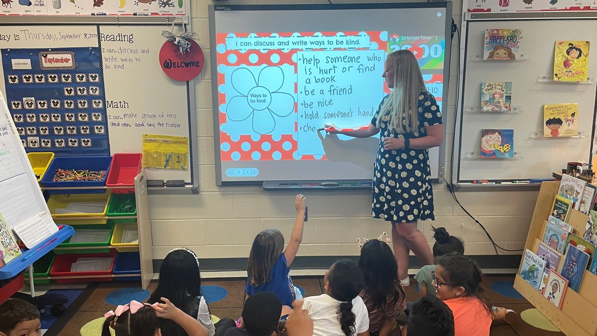 PWCSNews's tweet image. 📚 &quot;The Day You Begin,&quot; by Jacqueline Woodson was at the heart of International #LiteracyDay celebrations at Yorkshire Elementary School! 

Through &quot;One School, One Read,&quot; all students read the same story and participated in activities. 👇