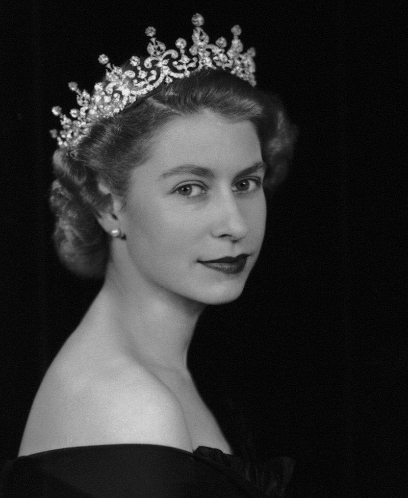 Polka_design's tweet photo. The Queen has gone. #RIP #hermagesty #queenelizabeth #Queen #sadtimes #darktimes #magesty #U.K #unitedkingdom #inlovingmemory #restinpease https://t.co/6aQqHPGlc6