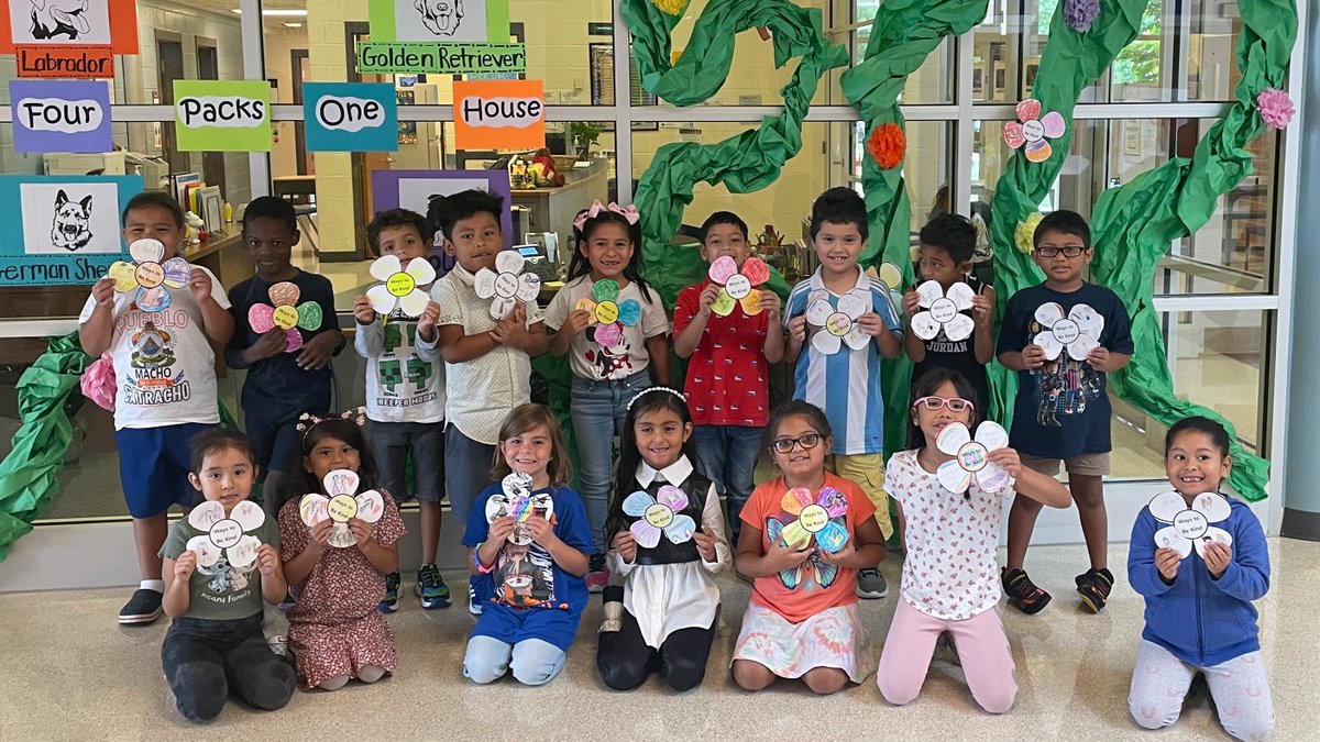 PWCSNews's tweet image. This school-wide initiative allowed students to demonstrate their reading &amp;amp; writing skills along with their understanding of the central themes.

Great work on #LiteracyDay! 📖