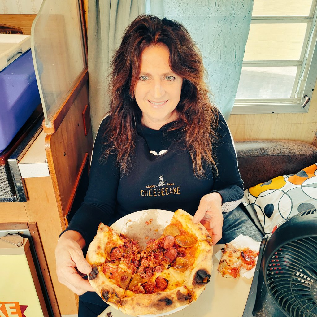 MPCheesecake's tweet photo. Tonight! Thursday Food Truck Night! Brick Oven Pizza Bus is here! And Patrik Tanner is our musician! Wow! Stop out anytime 4:30-7:30! 
Dog friendly! Kids love coming too!

3359 Gorham Ave 
St Louis Park 

https://t.co/upq5ZBqytu https://t.co/pzv4Y4I7BY
