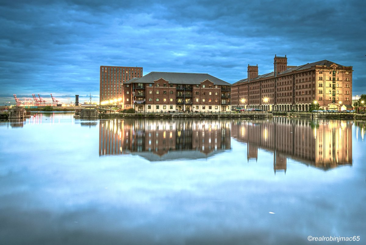 realrobinjmac65's tweet photo. Princes half tide Dock.  #Liverpool @angiesliverpool @stratusimagery @YOLiverpool @PicsOfLpool @inmylivpoolhome @Liverpool_1207 @ExploreLpool @VisitLiverpool @thedustyteapot https://t.co/v0td9628wn