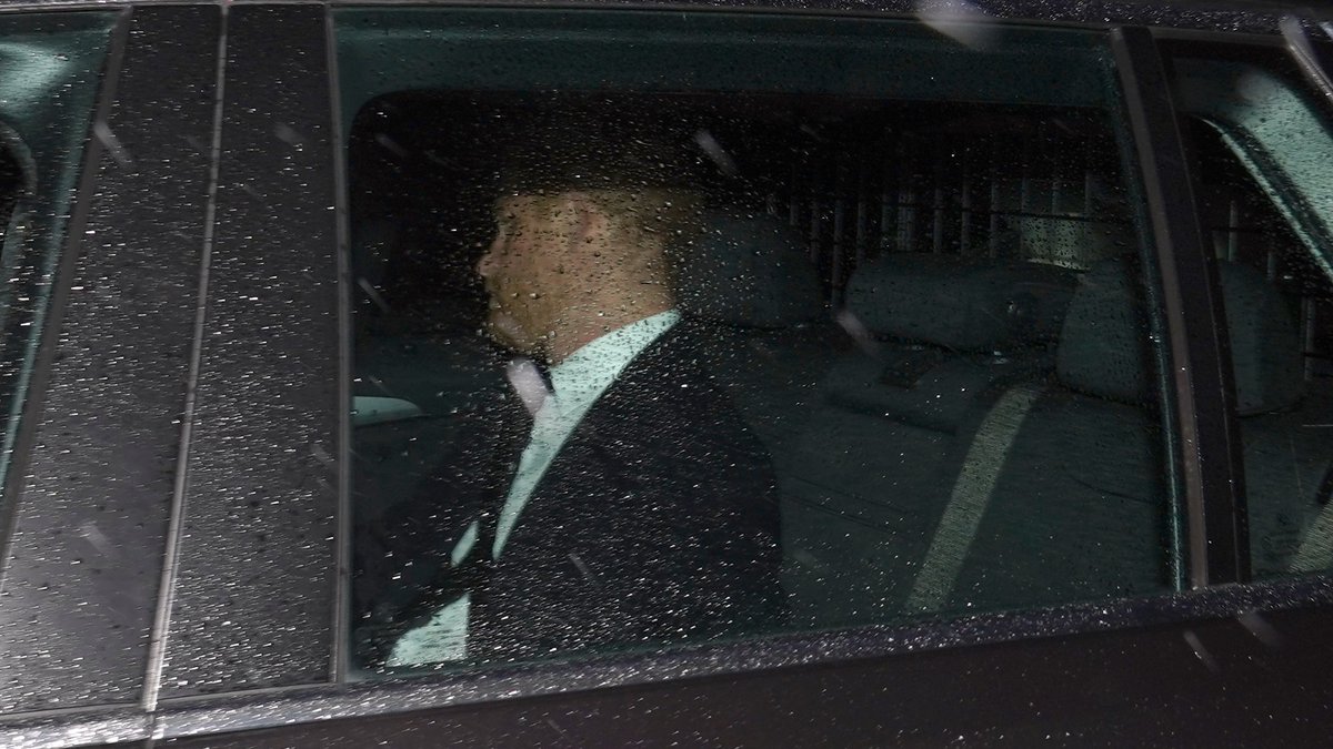 LizzieITV's tweet photo. The Duke of Sussex photographed arriving at Balmoral this evening (📷 Andrew Milligan/PA Wire) https://t.co/YPW09PTKoy
