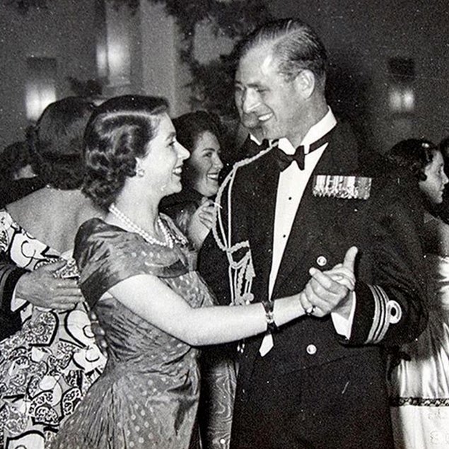 Tutto poi ritorna... 
In quel posto che non c'è, 
dove per magia... 
#QueenElizabeth #reginaelisabetta