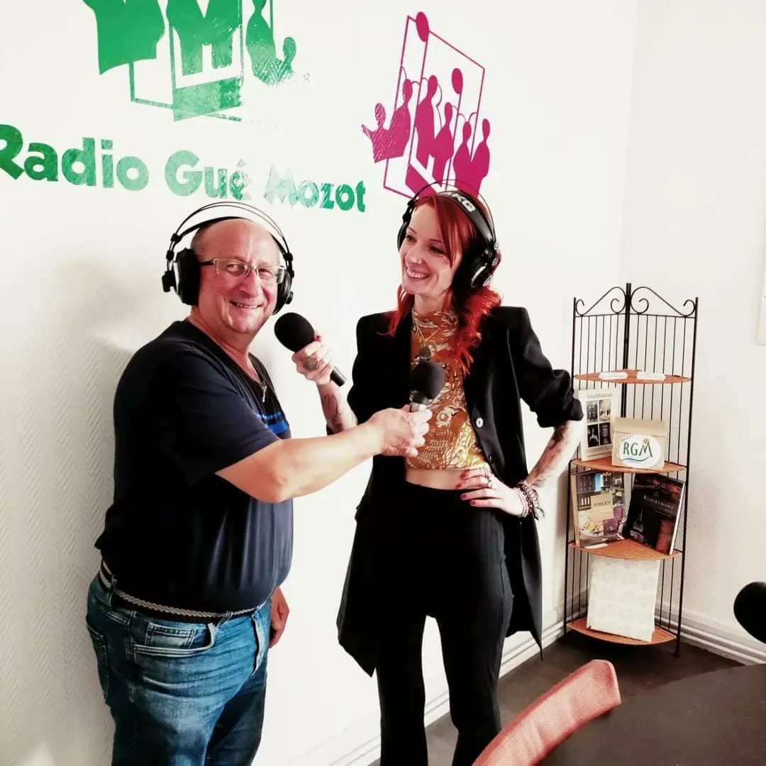 MougelGilles's tweet photo. Belle rentrée radiophonique dans Les Années Bonheur sur Radio Gué-Mozot avec ma collègue Lya. https://t.co/UDZDG6KCNB