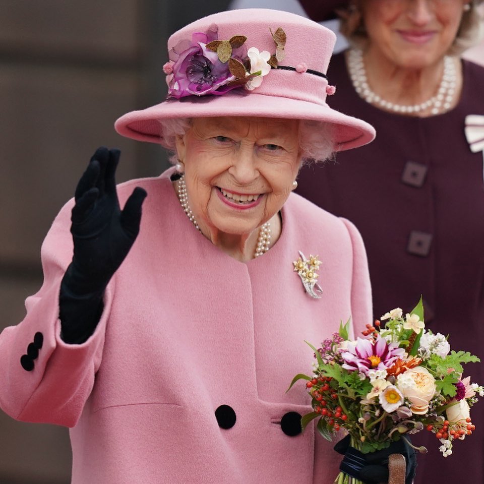 TheBantuGroup's tweet photo. Her Majesty has joined the ancestors. We remember her for her dignity and service to others above self. 🙏🏾 #QueenElizabeth https://t.co/yoNzWItWLf