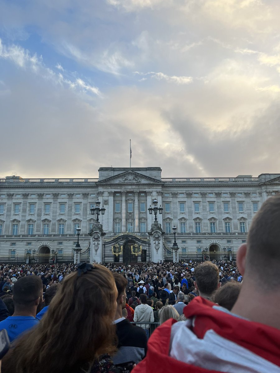 From London my tribute to The Queen Elizabeth II together with the Italian community that feels “close to the sorrow of this country for the death of the much beloved Queen”