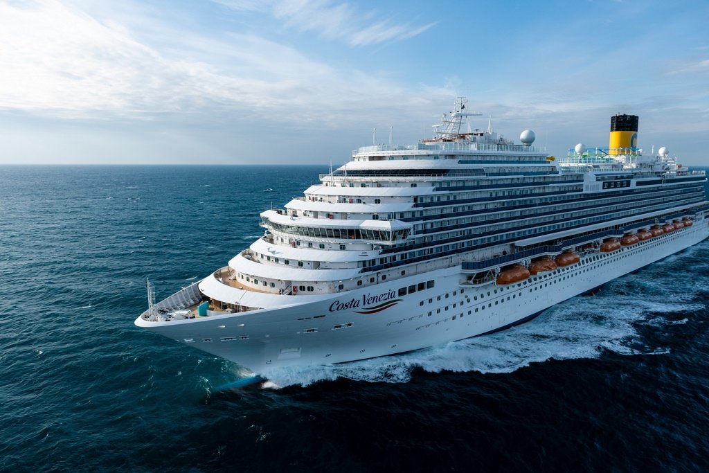 shipspassion's tweet photo. #CostaCruises has cancelled winter programs on two ships that were slated to cruise in Europe. All the cruises of Costa Venezia from Dec. 1 to mid April 2023 have been cancelled. Costa Diadema will wrap up her schedule on November 22 in the Mediterranean and will back on April 7. https://t.co/sTIOO1Uzeb