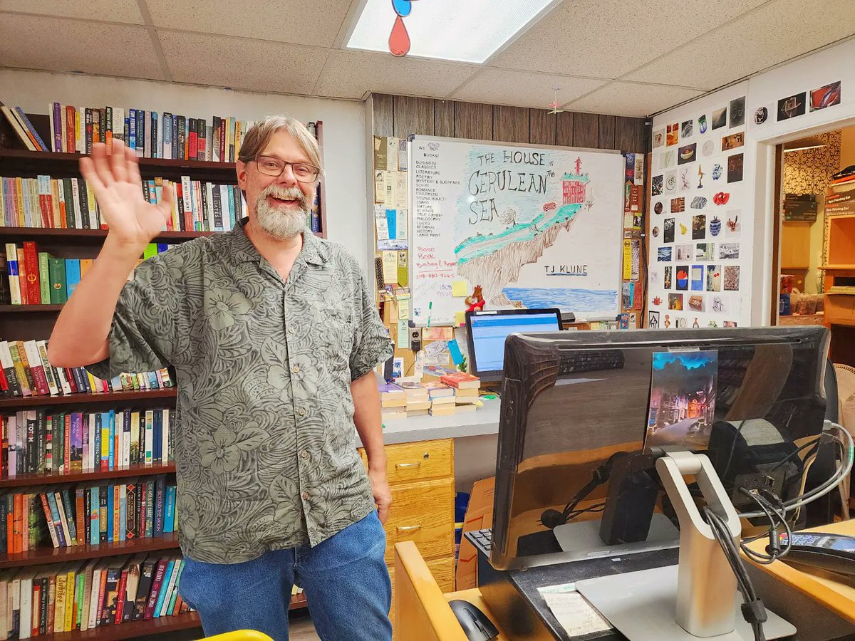 OnceFutureBooks's tweet photo. 🌟 We are OPEN! 🌟

While we're still finishing up a few things, we just couldn't wait to see you all again any longer!! Book buying for trade credit will resume on Saturday, when we will also be officially celebrating our reopening 🎉 https://t.co/QnmXSnF1MY