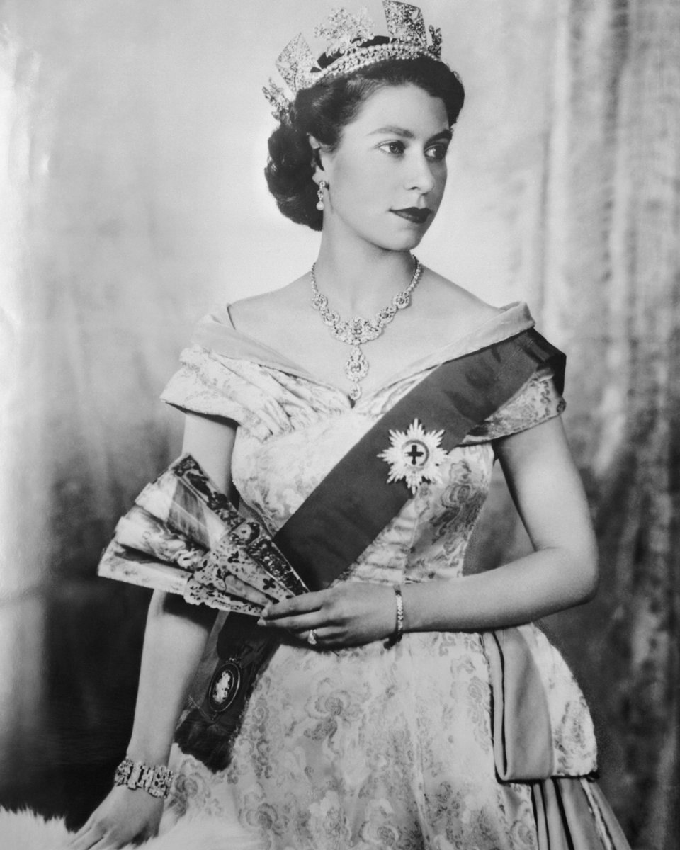 Dior (@dior) on Twitter photo The House is deeply saddened to learn of the death of Her Majesty Queen Elizabeth II, an unwavering symbol of grace, dignity and dedication. All our thoughts are with the <a href="/RoyalFamily/">The Royal Family</a> and our British friends. The House is deeply saddened to learn of the death of Her Majesty Queen Elizabeth II, an unwavering symbol of grace, dignity and dedication. All our thoughts are with the <a href="/RoyalFamily/">The Royal Family</a> and our British friends.