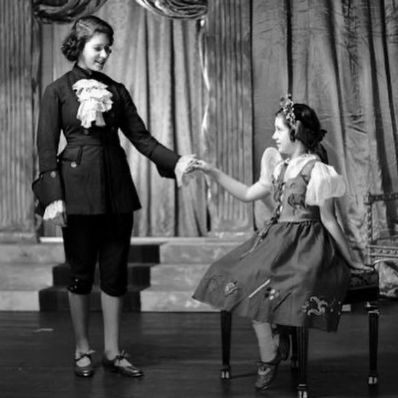 SevenoaksPanto's tweet photo. The entire Sevenoaks Panto and Stag Theatre team tonight join the country in mourning the loss of Her Majesty Queen Elizabeth II, who was no stranger to pantomime. https://t.co/7tFqhwDpdo