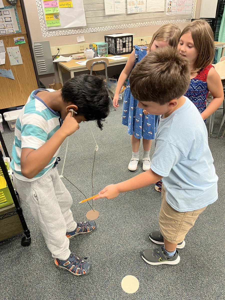 MrsBakerMES's tweet photo. Exploring how vibrations make sound! https://t.co/E5sx9IGoM9
