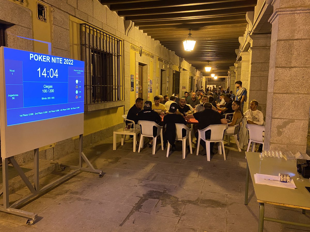 DavidLuzago's tweet photo. ¿Puede haber algo más auténtico que un torneo de póker en los soportales de la plaza mayor del pueblo?

Sí, que sea en fiestas, con la orquesta a punto de tocar de fondo 🤣

@AytoBrunete 🥰 https://t.co/WwjeqnmRSj