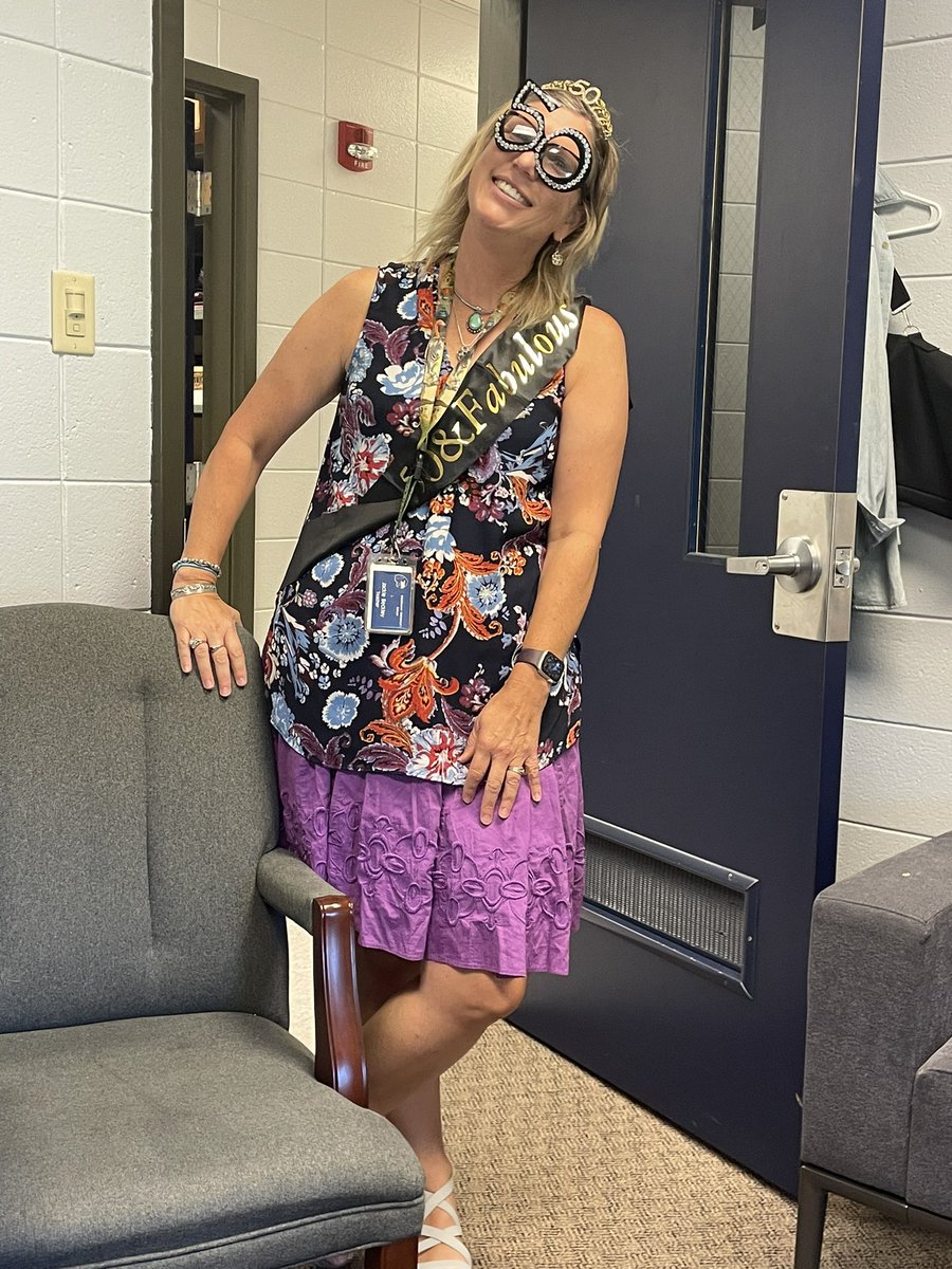 MrsStrangeEagle's tweet photo. There were a couple of birthday girls today @eaglesofEES   One of them shared a birthday donut with me. #PrincipalPerk https://t.co/5wrK2CSqmv