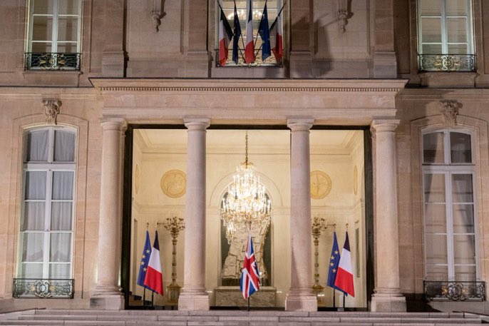 PedderSophie's tweet photo. The Elysée palace this evening 

🇬🇧🇫🇷 https://t.co/Pi8qBb5Ozf