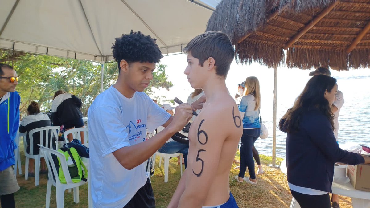 tv_esperia's tweet photo. Nesta quinta-feira (8), nossos atletas participaram da 6ª etapa do Campeonato Brasileiro de águas abertas. A competição foi no Lago Paranoá, em Brasília.
Valeu, pessoal!

📸: Reprodução/ Deusival
📝: Reportagem/ @lucca_fazzi
#esperia #datafootweb https://t.co/HdcPm3bEPd