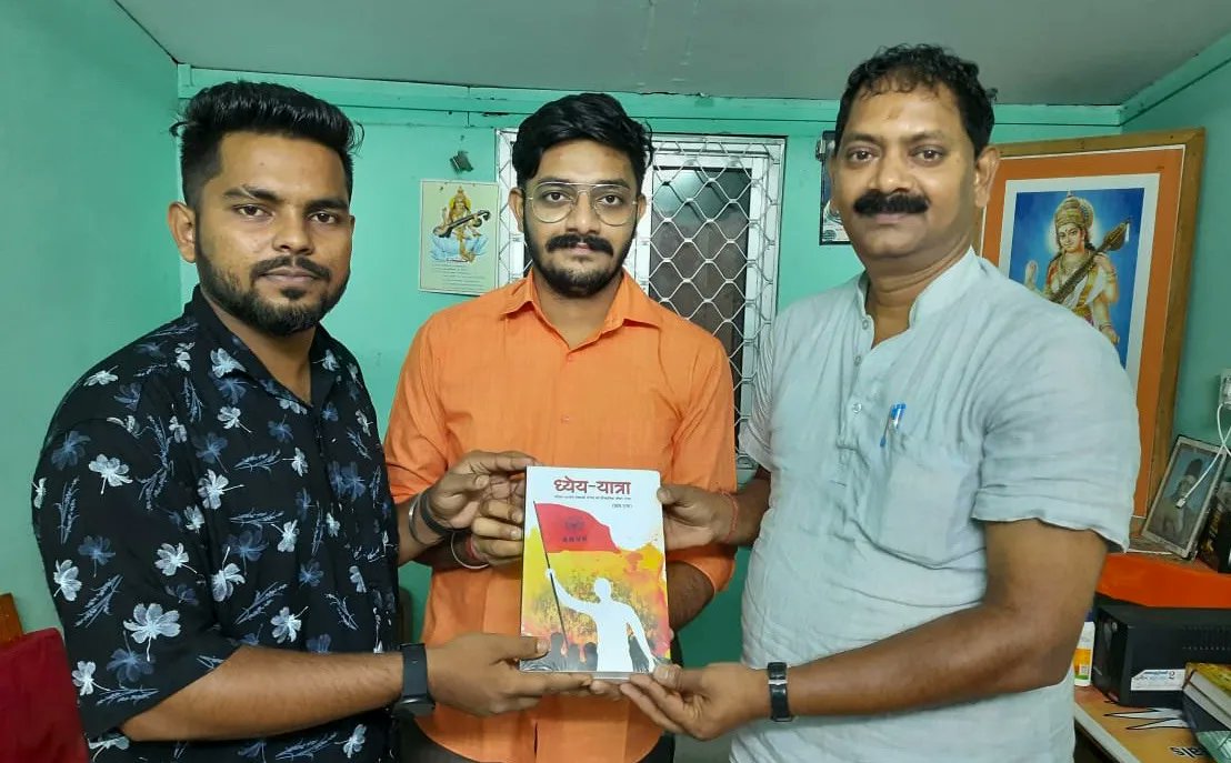 Feeling felicitous by receiving a copy of #DhyeyaYatra (A Historical duology on ABVP) from Dr. Kandimuthu Ji (Vibhag Pramukh, ABVP ANI) &amp; Dr. Santosh Kumar Jha Ji (Vibhag President, ABVP ANI) 

#ABVP #abvpani  #siddhanthraisharma
