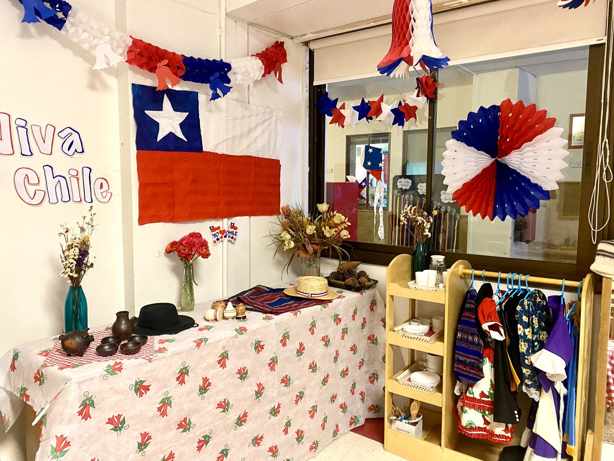 Chn were curious to explore Chilean culture through invitations to learn and carefully curated dramatic play during Fiestas Patrias celebrations in Chile. Our niños y niñas inquired into; What are traditions? and How can we celebrate Chilean culture? Viva Chile! 🇨🇱🦅 #NidoLearns