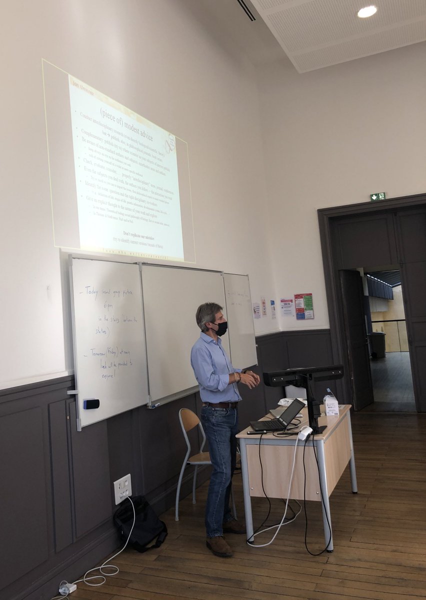 jrsholl's tweet photo. Jon Umerez discussing the difficulties of interdisciplinary work #EASPLS @philinbiomed https://t.co/S3ElPx7IQZ