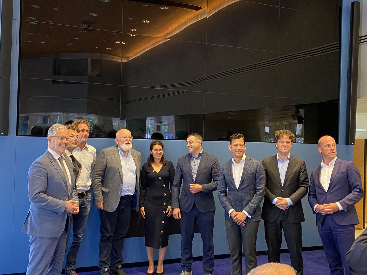 Vandaag bezocht het kabinet van ⁦@TimmermansEU⁩ de Tweede Kamer, waar een interessante gedachtenwisseling plaatsvond met de leden van de commissie ⁦<a href="/EZK_TK/">Commissie voor Economische Zaken en Klimaat</a>⁩ over oa de energiecrisis, klimaat en duurzaamheid.