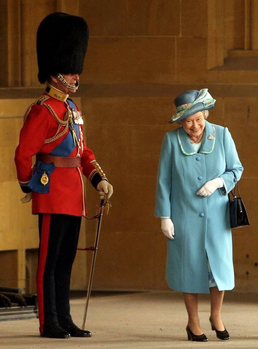 FrauKlausKinski's tweet photo. Mein Lieblingsbild von #QueenElizabeth
und #PrinzPhilip
Ich habe eigentlich gedacht, meine Enkel hätten noch die Ehre, Sie zu kennen.
Sie gehörte einfach zu meinem Leben!
#londonbridgehasfallen #RIPQueenElizabeth https://t.co/P3TTo3vRlp