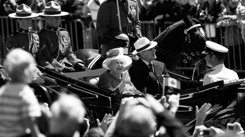 Canadian_Crown's tweet photo. Canadians from coast-to-coast-to-coast mourn the loss of our Queen. 

In 1952, a 25-year old Princess acceded to the throne &amp; became Elizabeth II, Queen of Canada. 🇨🇦

She would go on to serve Canadians dutifully &amp; faithfully for over 70 years.

#cdnpoli https://t.co/mT0l1SfoGV