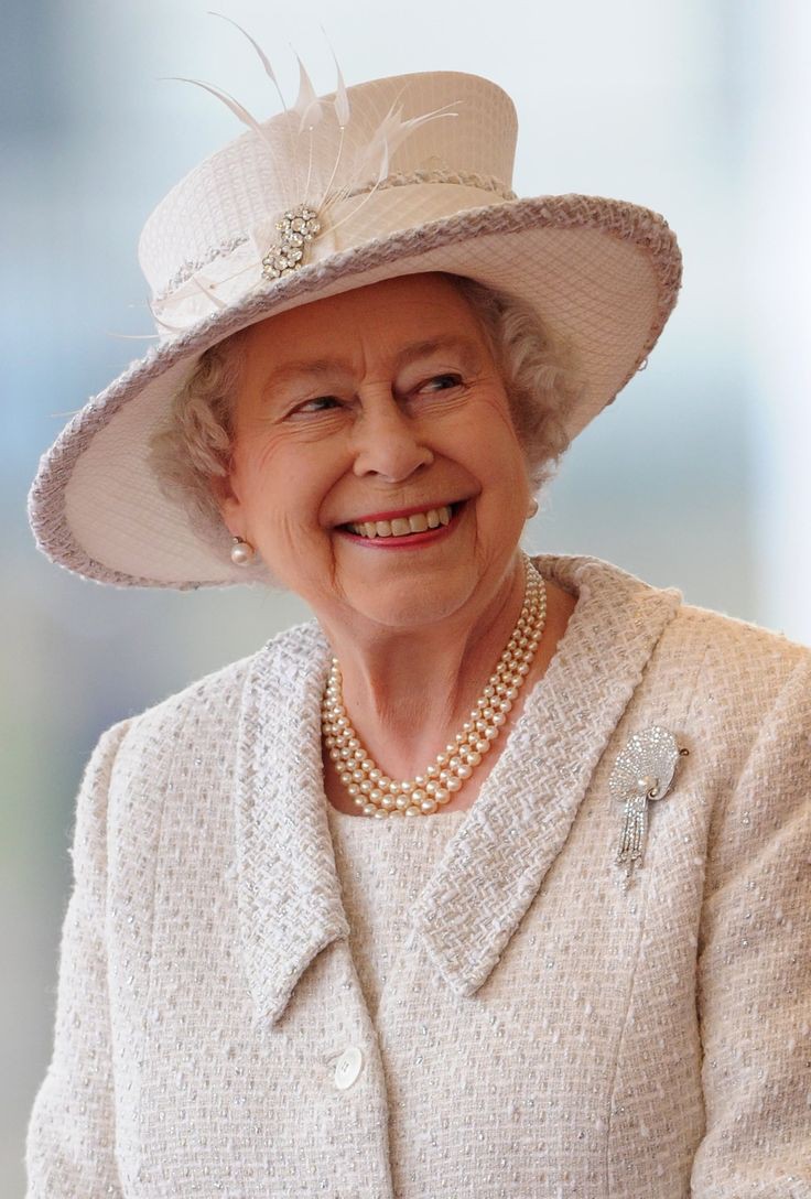 ChrisMallo3's tweet photo. London bridge is down 💔
Rest in peace Your Majesty 🖤
#QueenElizabethII #QueenElizabeth #RIP https://t.co/Ni6ksgln5t