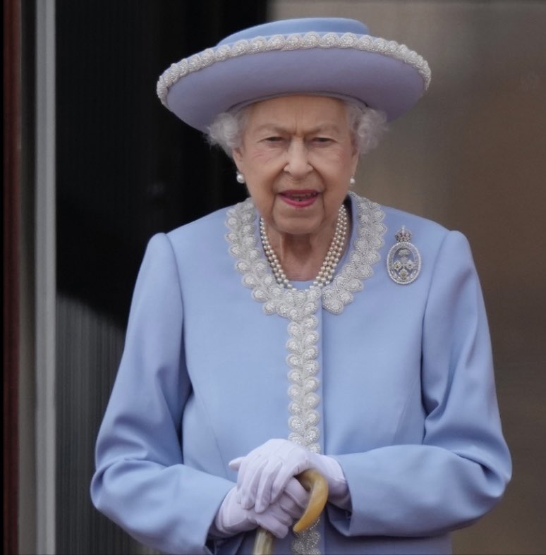 Federica20_'s tweet photo. Questa è la fine di un’epoca!
Buon viaggio #QueenElizabeth https://t.co/5w2hcW4YE8