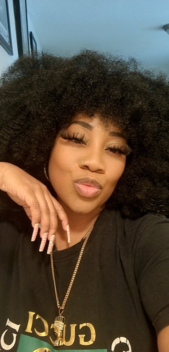 IamMissSmiley's tweet photo. Had to bring back my signature look 😍🥰 #afrolook https://t.co/oE0NkVhtIv