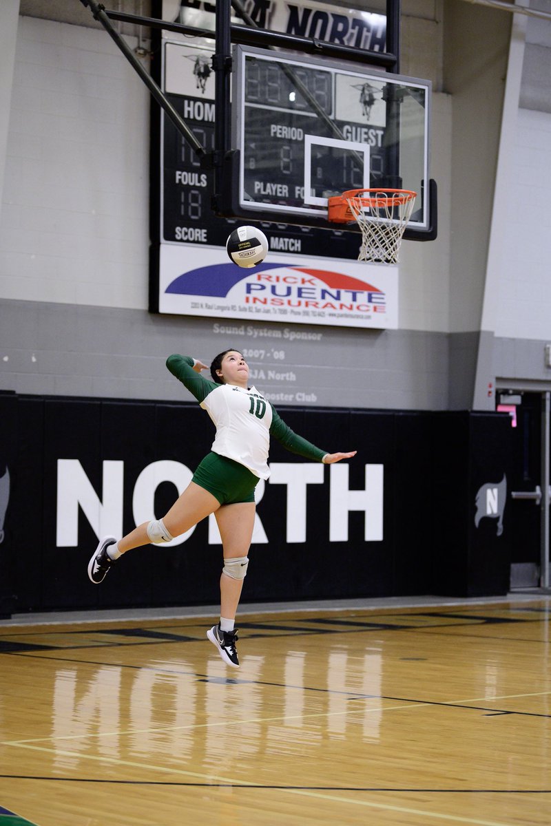 18 digs for My libero this past game. 💚🏐💚Senior 2023 💚