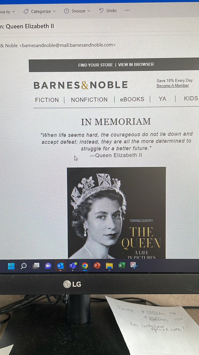 stl_spinsters's tweet photo. Barnes and Noble quick on the draw #QueenElizabethII https://t.co/KQLvyS8Bhq