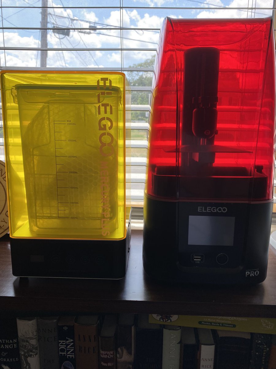MagikMissile's tweet photo. 3D printer purchased ✅

3D printer unboxed ✅

Now… how the hell does this thing work and what do I make with it?? https://t.co/fKz6s9v5nM