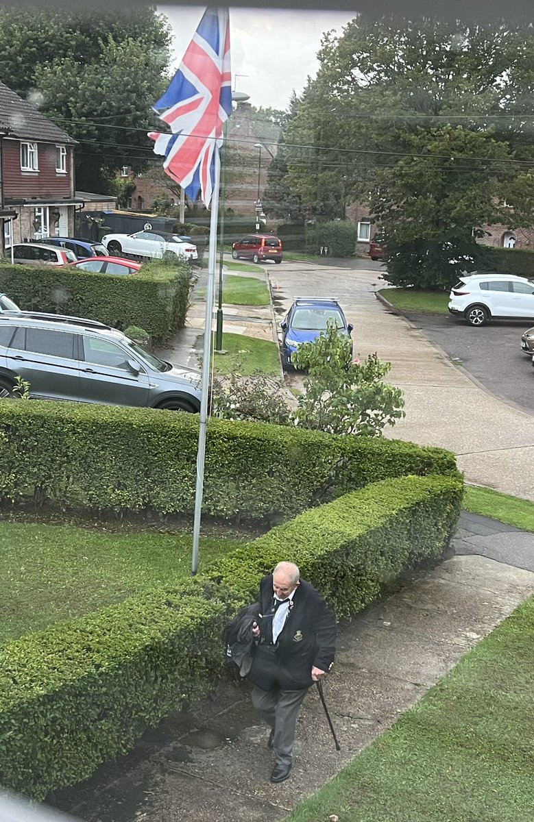 lewis_hatchett's tweet photo. This picture of my veteran neighbour coming home today is both perfect and heartbreaking. 🥺
#ForQueenAndCountry https://t.co/at7RZMM8qE