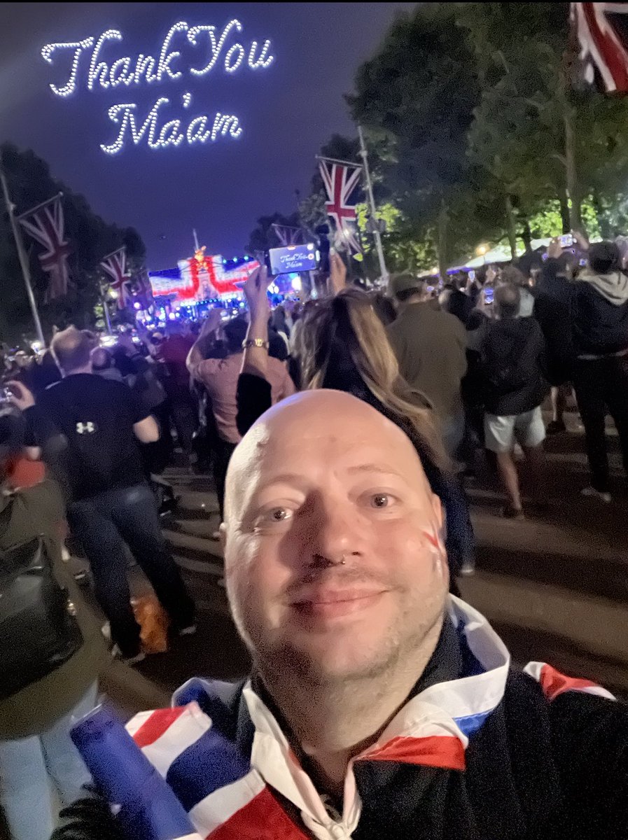 When I took a selfie at the drone show at the Queens platinum jubilee￼ concert in London then I look at the photo and it’s got the writing in the corner ❤️🇬🇧👑